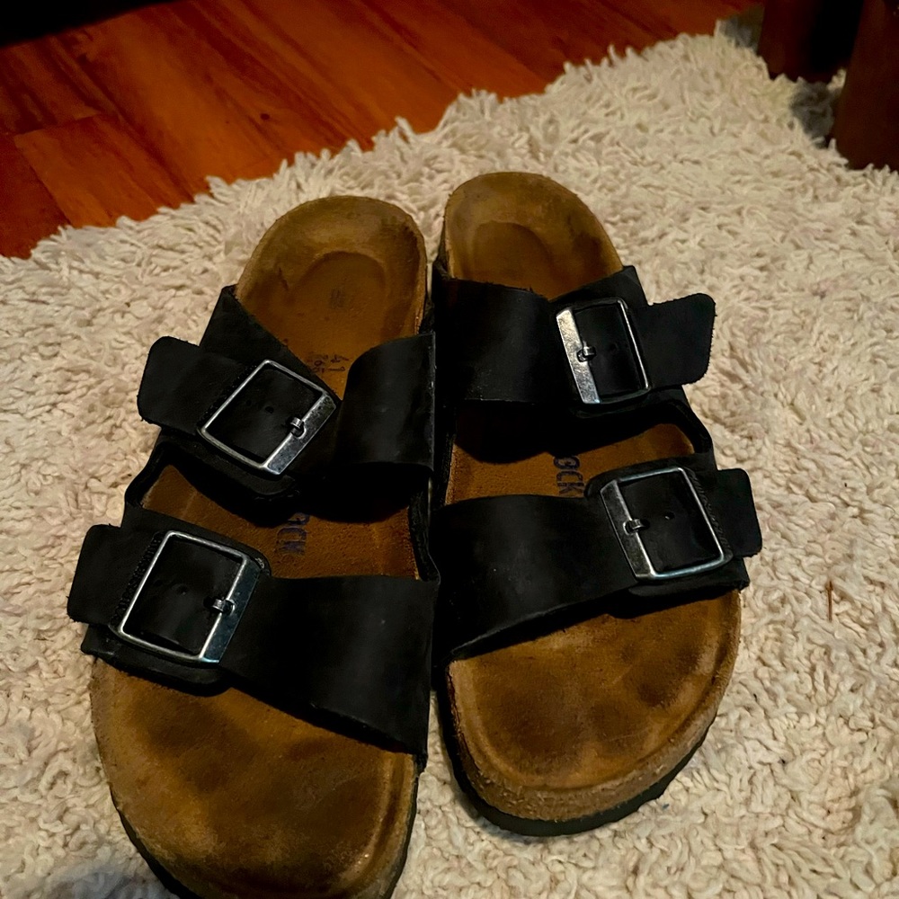 Birkenstocks size 41 / women’s 10.. soft sole.. Black leather